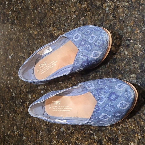 Toms Shoes - Tom's Denim Flats size 7.